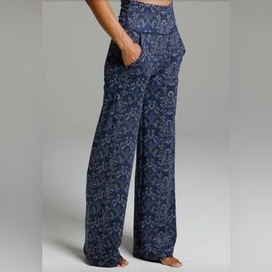 KiraGrace classic High-Waist Wide Leg Pants.